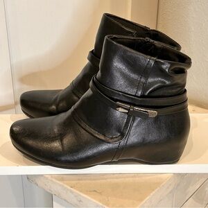 Yuu Size 8 women's Scarlet black ankle boots booties